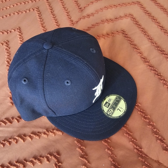 Men's Hat - Picture 2 of 4